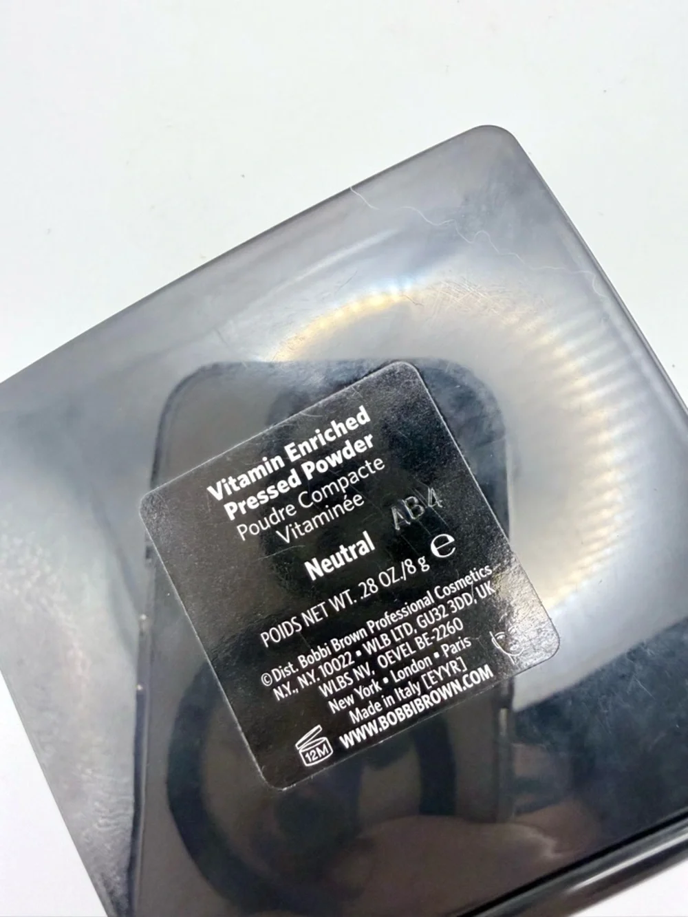 Bobbi Brown Vitamin Enriched Pressed Powder in shade NEUTRAL